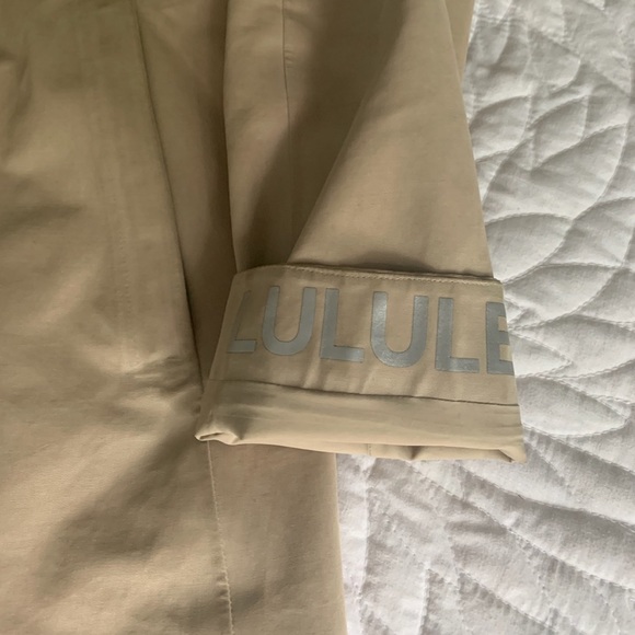 Lululemon Rain Rebel jacket Size 2 - Picture 3 of 3